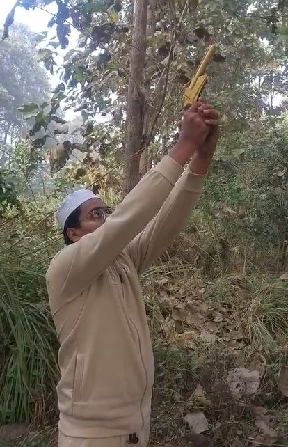 Goli Chalate Huye Yuvak (Meerut)