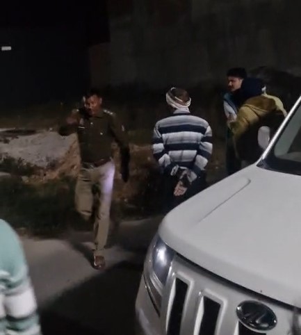 Kasganj में खाकी फिर शर्मसार: शराब के नशे में होमगार्ड कमांडेंट का वीडियो वायरल Sharab Ke Nashe Me Gaali Galoch Karte Homeguard Commandant (Kasganj)