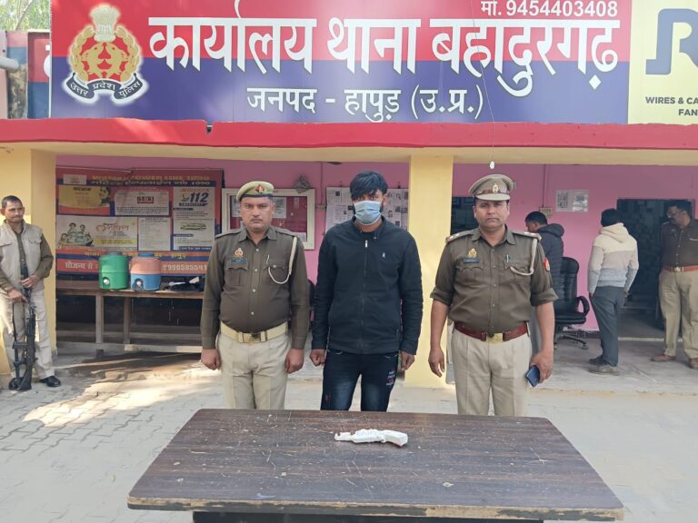 Police Giraft Me Aaropi (Hapur)