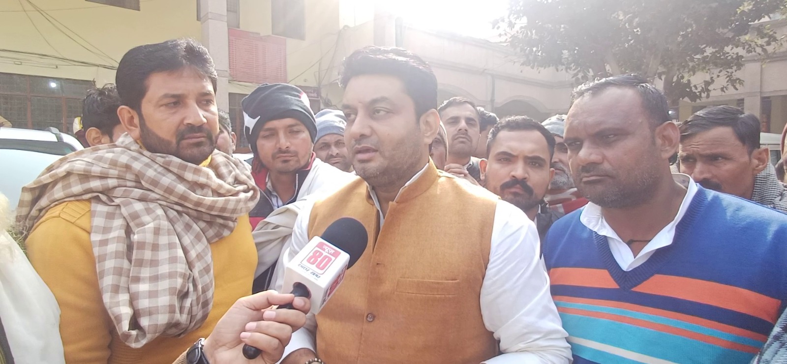 Kisaano Ki Bheed Ki Sath Collectorate Pahunche BJP Neta Manish Chauhan (Shamli)