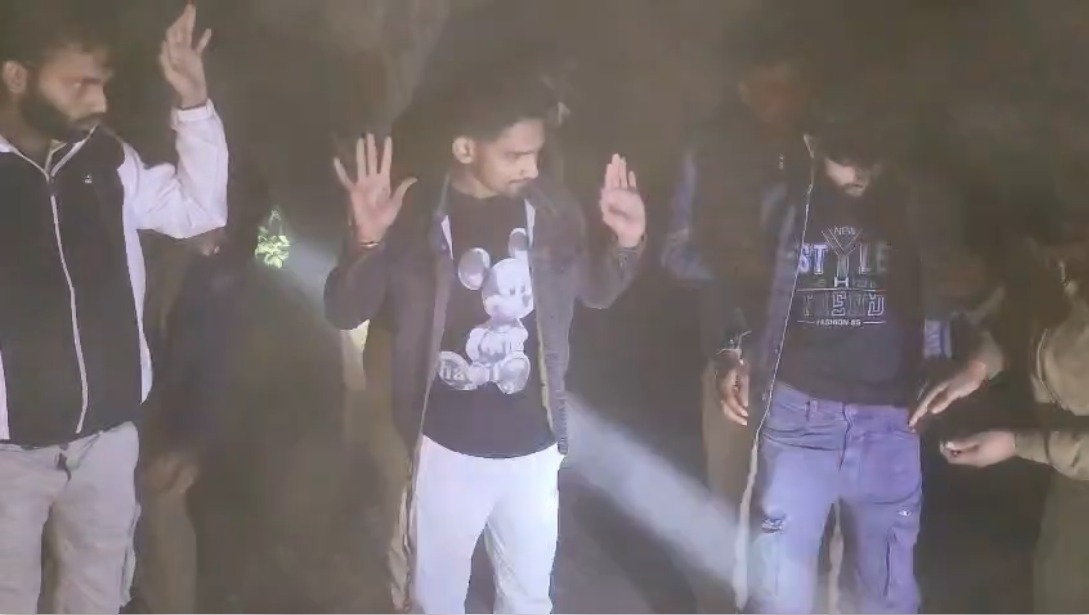 Police Muthed Me Giraftaar Aaropi (Kasganj)