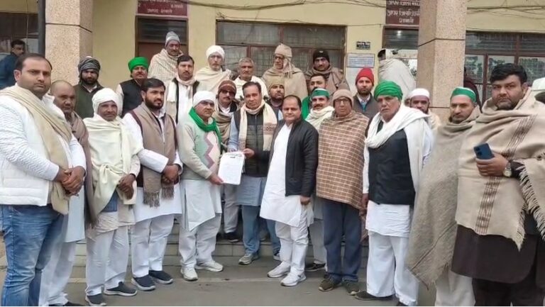 DM Shamli Ko Gyapan Dene Pahunche BKU Karyakarta