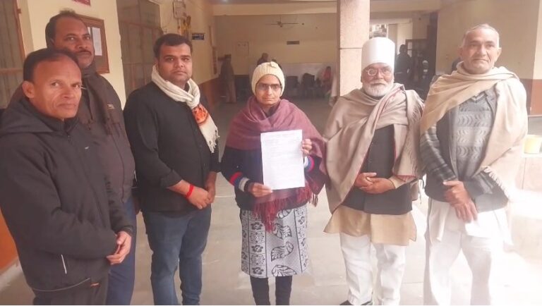 DM Shamli Ko Shikayati Patra Dene Pahunche Congress Karyakarta