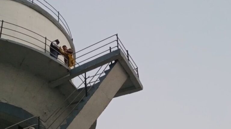 Kisaan Zameen Par Kabje Ke Karan Ki Khudkushi Ki Koshish (Kannauj)