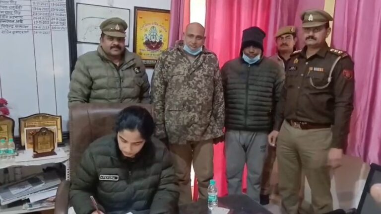 Police Giraft Me Aaropi (Shamli)