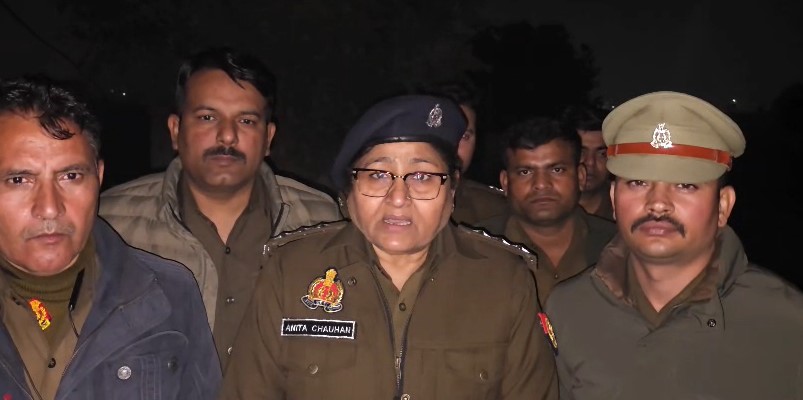 Hapur में पुलिस मुठभेड़, 20 हजार का इनामी बदमाश गिरफ्तार, पैर में लगी गोली Sunita Chauhan (Hapur)