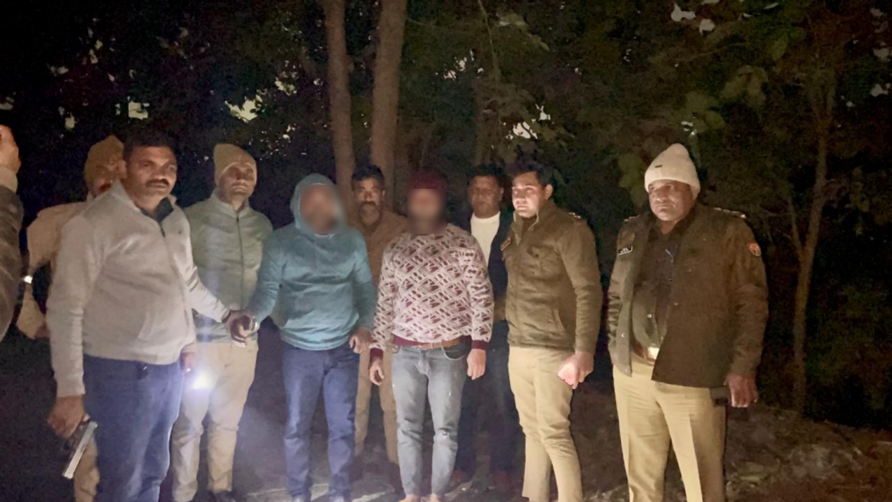 Police Giraft Me Aaropi (Hapur)