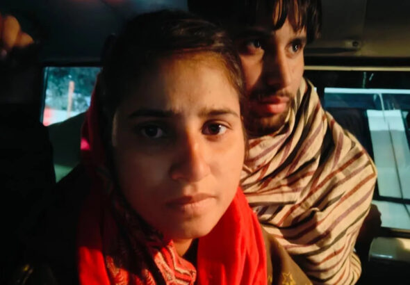 Kapsad Niwasi Ruby Aur Paras