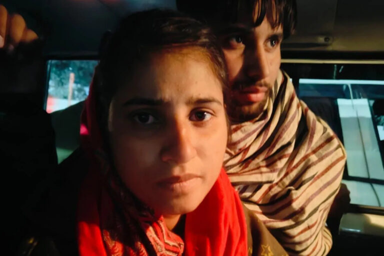 Kapsad Niwasi Ruby Aur Paras