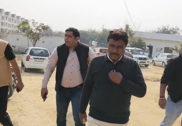 Aaropiyo Ke Virudh Karwai Ko Lekar SP Hapur Se Mile Madan Chauhan