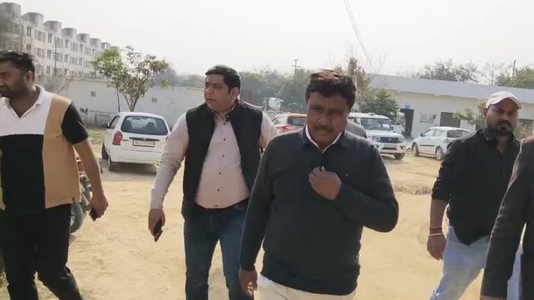 Aaropiyo Ke Virudh Karwai Ko Lekar SP Hapur Se Mile Madan Chauhan