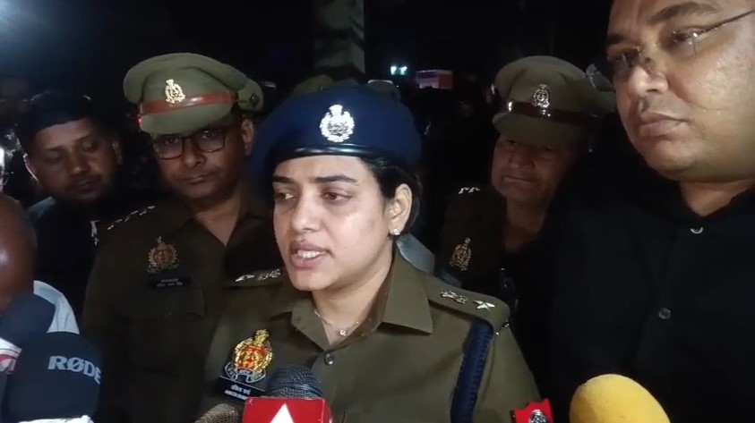 Kasganj: बंद मकान से एक ही परिवार के 5 शव बरामद, इलाके में सनसनी Ankita Sharma SP Kasganj