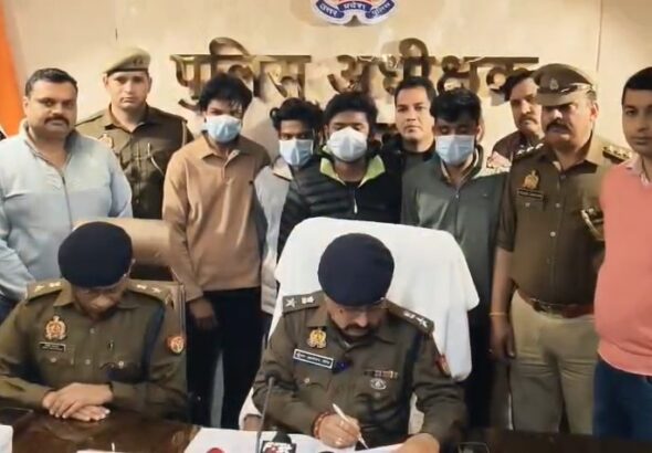 Hapur Police Ki Giraft Me Aaropi