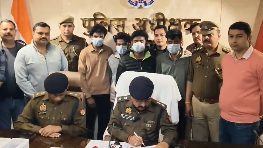 Hapur Police Ki Giraft Me Aaropi