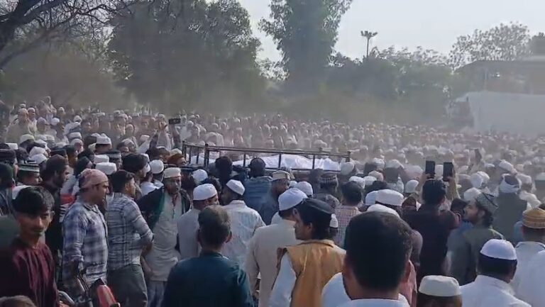 Maulana Zainul Aabideen Ke Janaaze Me Umdi Bheed (Bulandshahr)