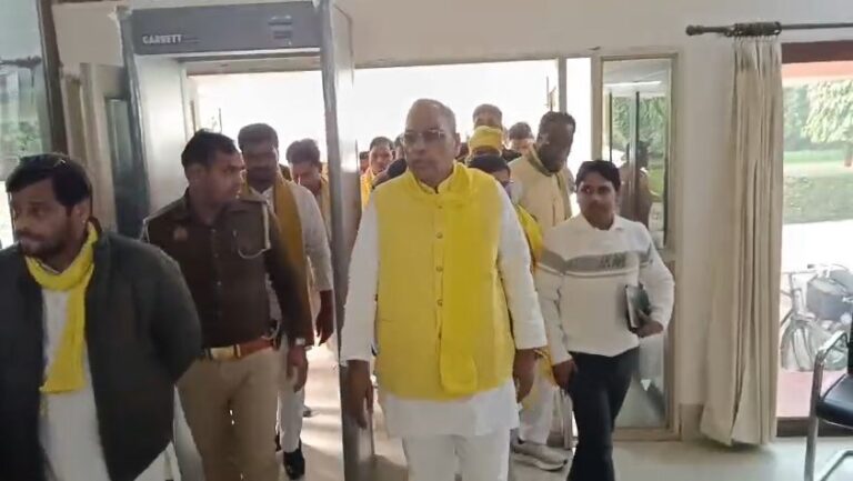 Media Par Bhadke OP Rajbhar Diye Bebaak Bayaan (Varanasi))