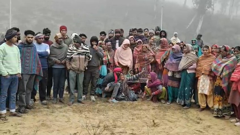 Rote-Bilakhte Mritak Ke Parijan (Bijnor)