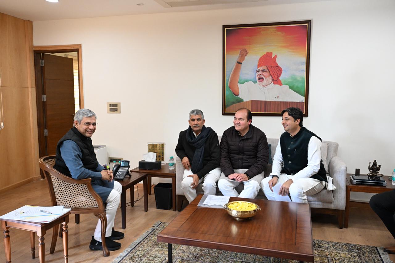 Shamli-की-रेलवे-समस्याओं-पर-रेल-मंत्री-से-मिला-RLD-प्रतिनिधि-मंडल