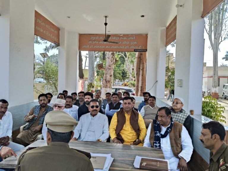 Hapur Jile Ke Bahadurgarh Me Aayojit Peace Commitee KI Baithak