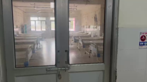 Shamli Jila Asptaal Me Dhool Fank Raha ICU Ward