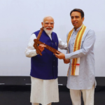 Jayant-Chaudhary-ने-पीएम-मोदी-को-भेंट-किया-गुड़