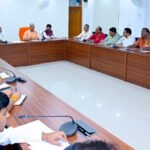 चित्रकूट में बाढ़ राहत कार्यों की मुख्यमंत्री योगी ने की समीक्षा, अधिकारियों को दिए सख्त निर्देश।