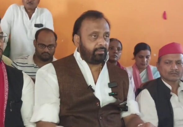गाजीपुर में ओमप्रकाश सिंह का सरकार पर हमला, बोले- भ्रष्टाचार से अंतिम दौर में डूब रही सरकार