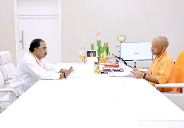 मुख्यमंत्री योगी से मिले पूर्व विधायक भोनूराम सोनकर, सैदपुर की समस्याओं पर हुई चर्चा