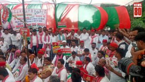 कन्नौज में आलू किसानों के मुद्दे पर सपा का प्रदर्शन, एमएसपी और खाद उपलब्धता की उठाई मांग