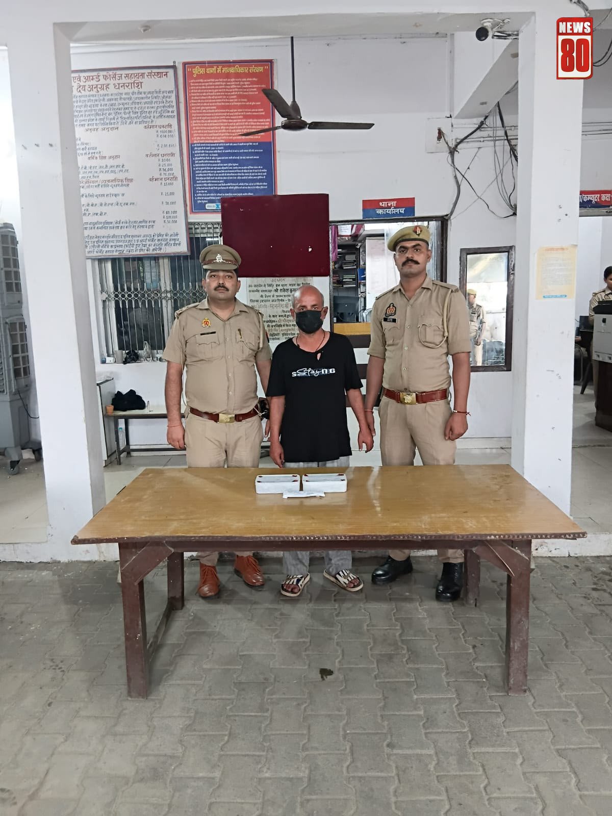 हापुड़ में अंतर्राज्यीय ठग गिरफ्तार, रुपये गिनने के बहाने करता था ठगी; नकदी और चाकू बरामद